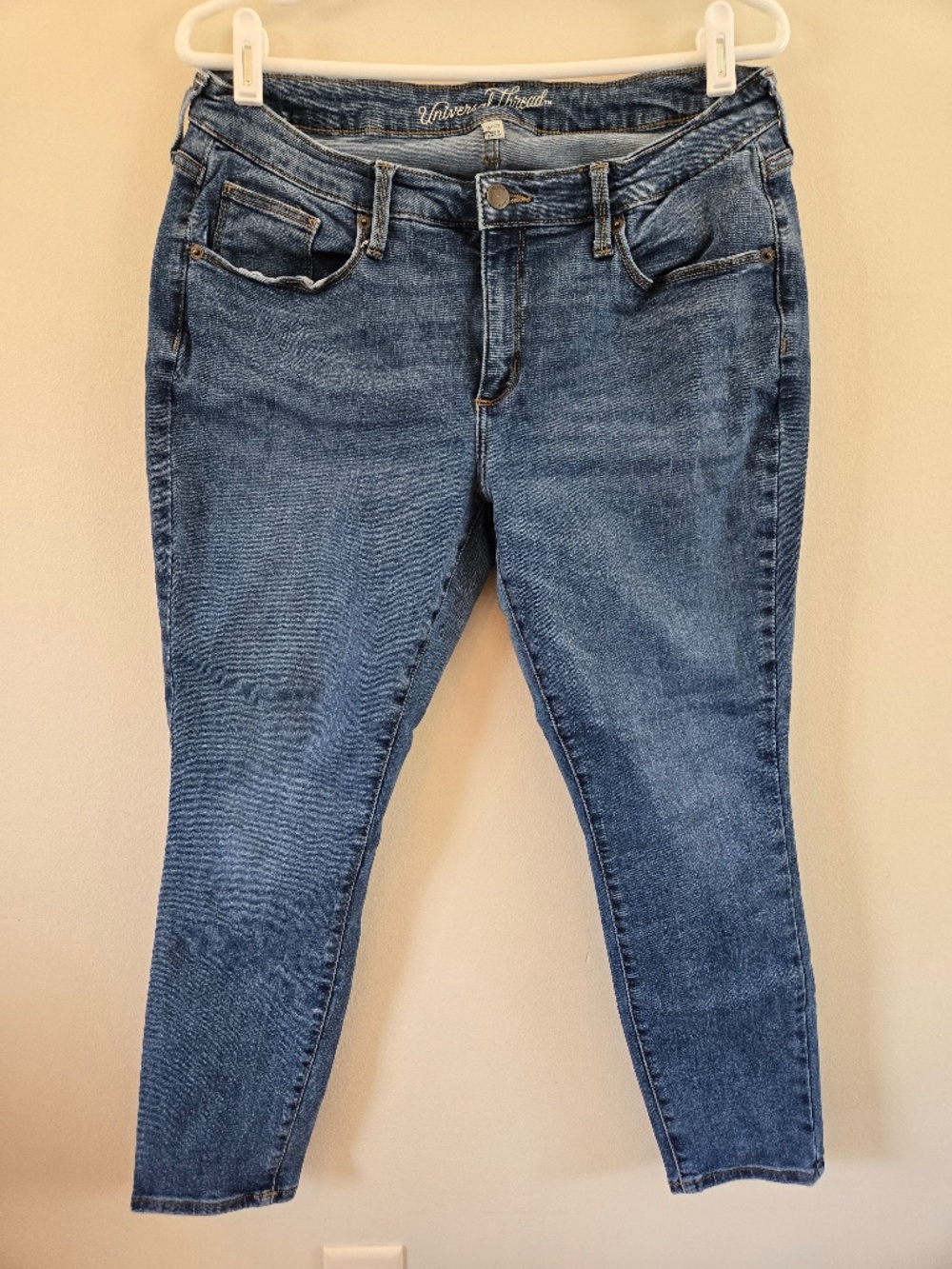 3/$20 Universal Thread Mid Rise Curvy Skinny Jeans 14/32S (POCKET FLAW)